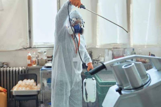 Phun ruồi quán ăn có cần xin cấp giấy phép an toàn không?